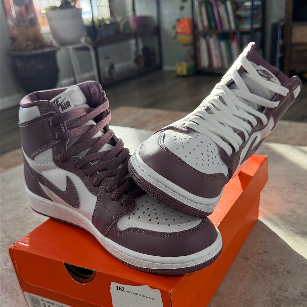 Nike High Tops in Burgundy and White